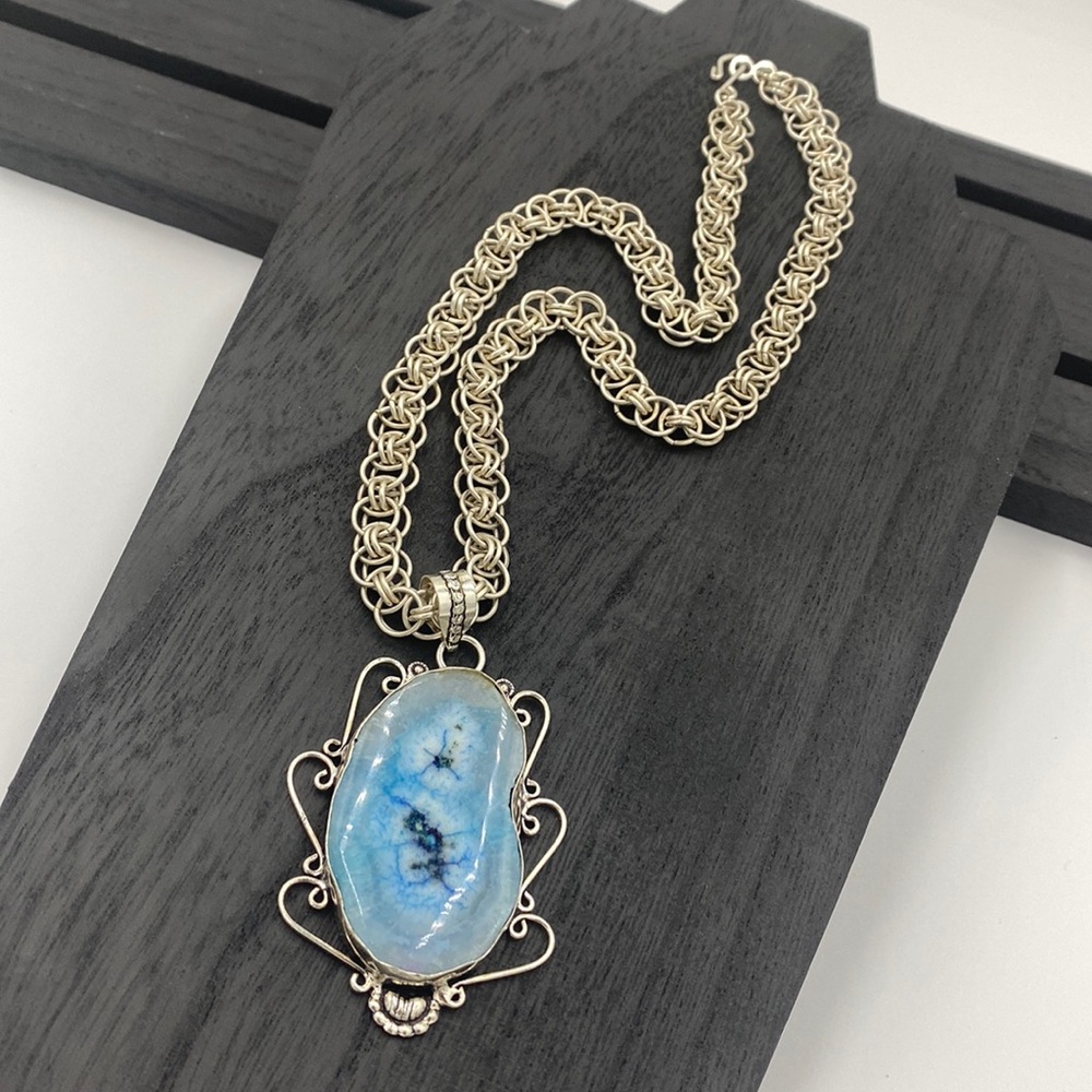 *𝒮𝒪𝐿𝒟* Crystal Chainmaille Geode Gemstone Quartz Pendant Chainmail Necklace